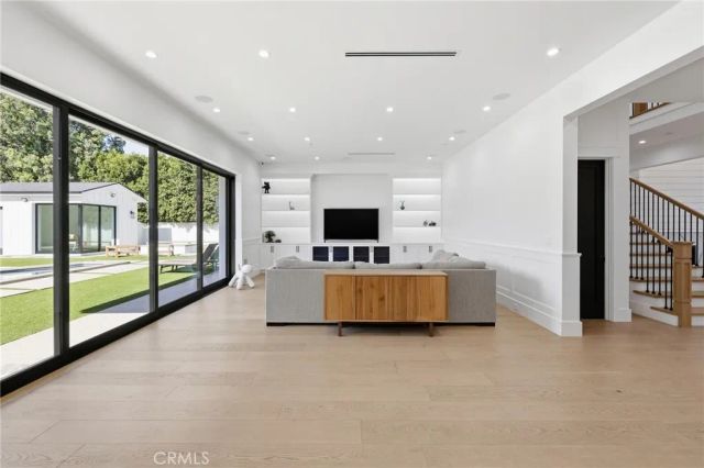 17319 Magnolia Boulevard, Encino, CA 91316