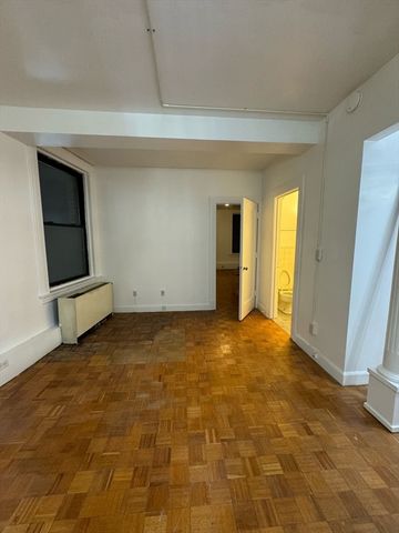 140 Chestnut St 402, Springfield, MA 01103