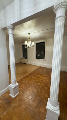 140 Chestnut St 402, Springfield, MA 01103