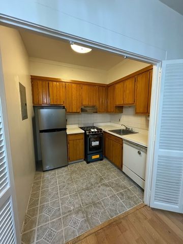 140 Chestnut St 402, Springfield, MA 01103