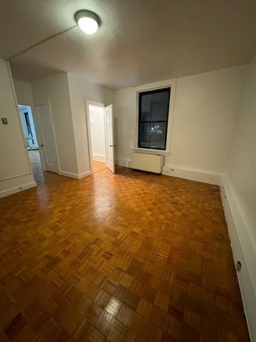 140 Chestnut St 402, Springfield, MA 01103