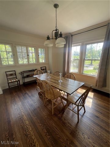 3181 Scarborough Road, Cleveland Heights, OH 44118