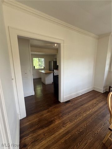 3181 Scarborough Road, Cleveland Heights, OH 44118