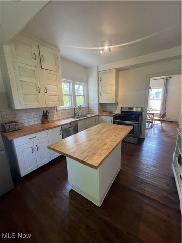 3181 Scarborough Road, Cleveland Heights, OH 44118