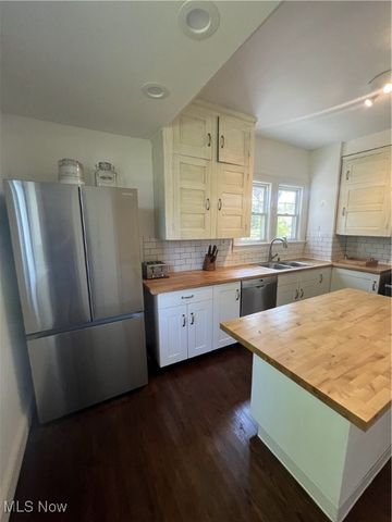 3181 Scarborough Road, Cleveland Heights, OH 44118