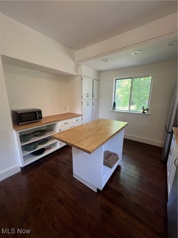 3181 Scarborough Road, Cleveland Heights, OH 44118