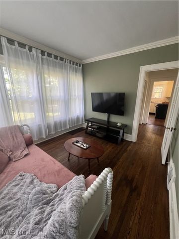 3181 Scarborough Road, Cleveland Heights, OH 44118