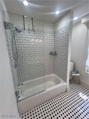 3181 Scarborough Road, Cleveland Heights, OH 44118