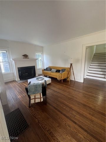 3181 Scarborough Road, Cleveland Heights, OH 44118