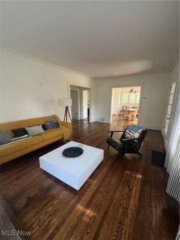 3181 Scarborough Road, Cleveland Heights, OH 44118