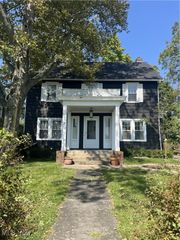 3181 Scarborough Road, Cleveland Heights, OH 44118