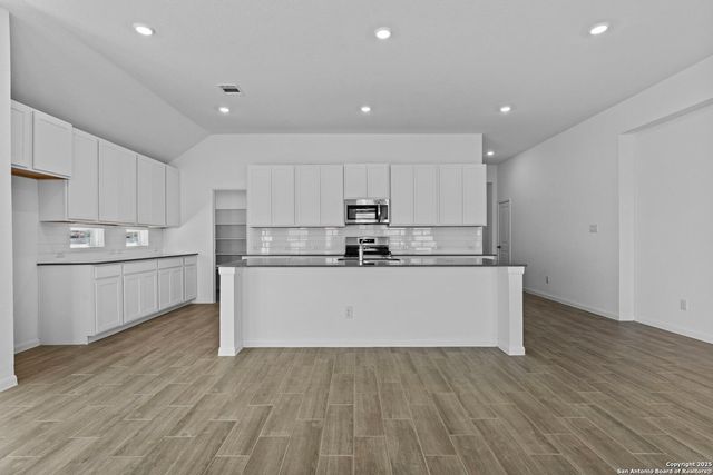 4106 Hampshire Way, San Antonio, TX 78245