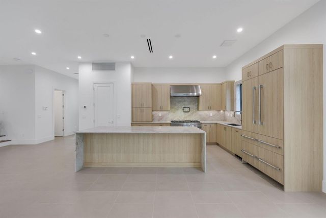 16733 Mosaic Place, Delray Beach, FL 33446