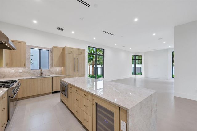 16733 Mosaic Place, Delray Beach, FL 33446