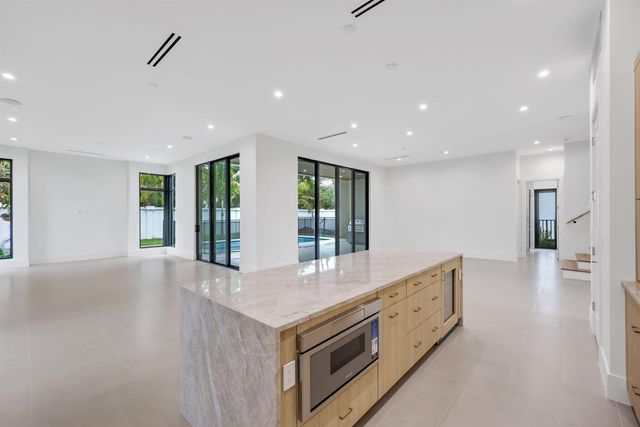 16733 Mosaic Place, Delray Beach, FL 33446