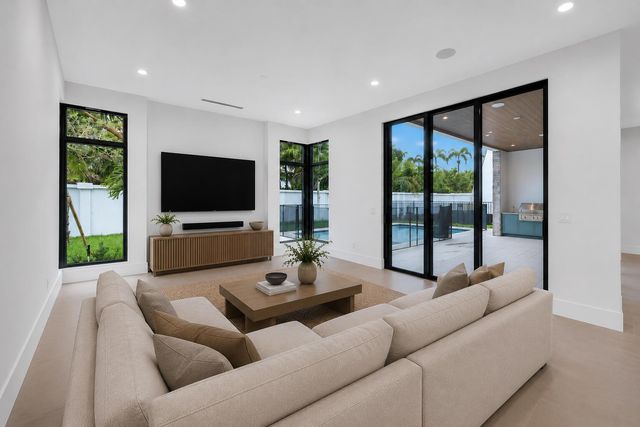 16733 Mosaic Place, Delray Beach, FL 33446