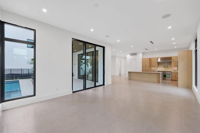16733 Mosaic Place, Delray Beach, FL 33446