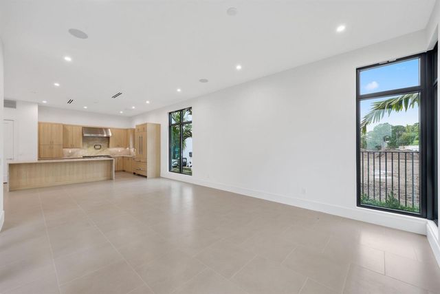 16733 Mosaic Place, Delray Beach, FL 33446