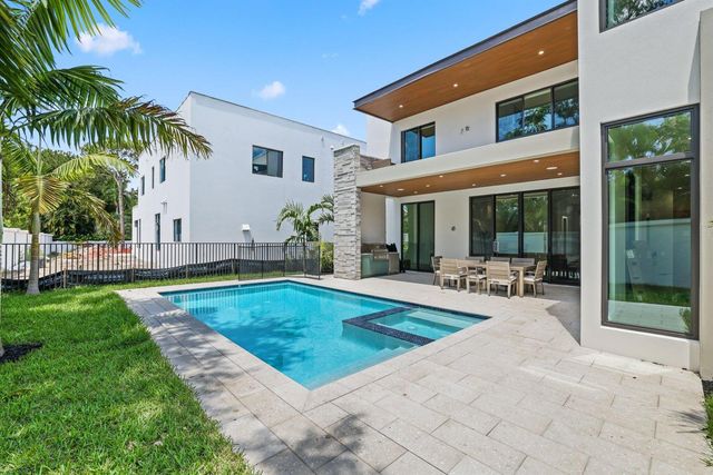 16733 Mosaic Place, Delray Beach, FL 33446