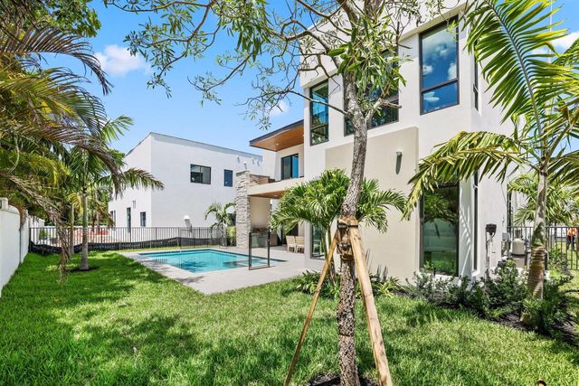 16733 Mosaic Place, Delray Beach, FL 33446