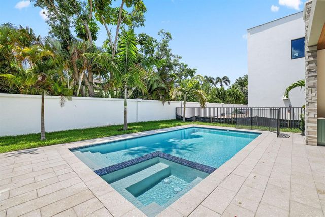 16733 Mosaic Place, Delray Beach, FL 33446