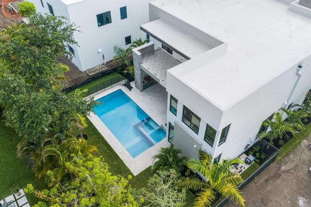 16733 Mosaic Place, Delray Beach, FL 33446