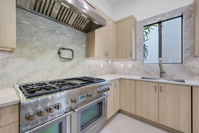 16733 Mosaic Place, Delray Beach, FL 33446