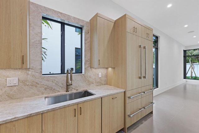 16733 Mosaic Place, Delray Beach, FL 33446