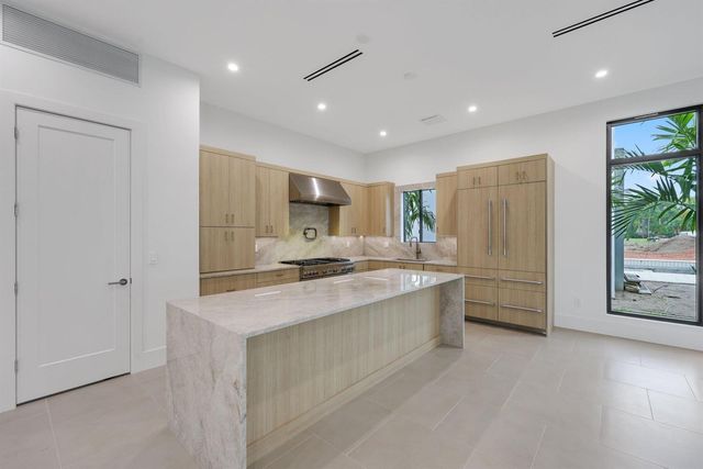 16733 Mosaic Place, Delray Beach, FL 33446