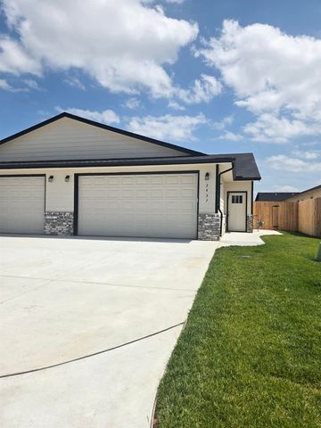 2437 S Wheatland Ct, Wichita, KS 67235