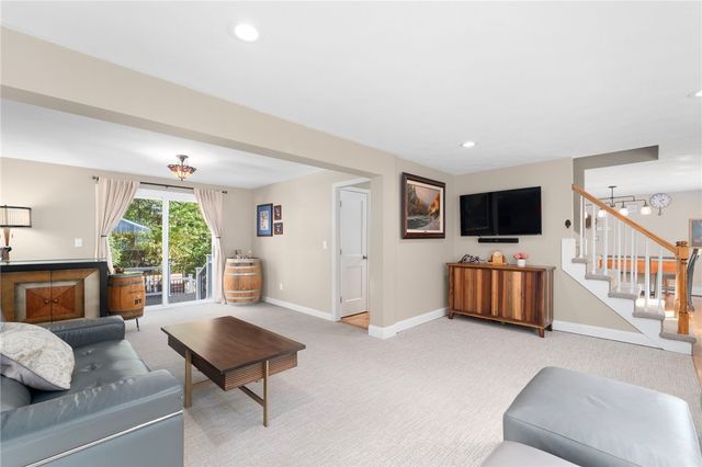 180 Boulder View Drive, Warwick, RI 02886