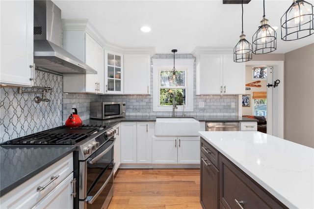 180 Boulder View Drive, Warwick, RI 02886