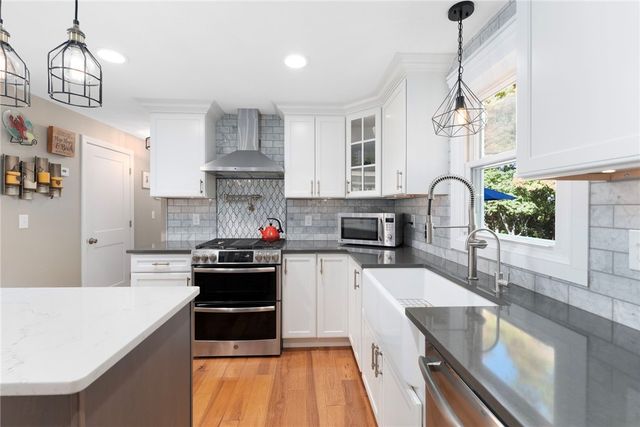 180 Boulder View Drive, Warwick, RI 02886