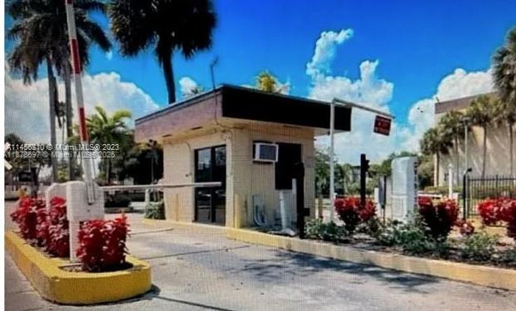 3121 NW 47th Ter 411, Lauderdale Lakes, FL 33319