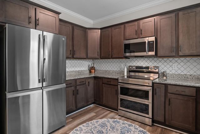 90 College Ct, Mc Ewen, TN 37101