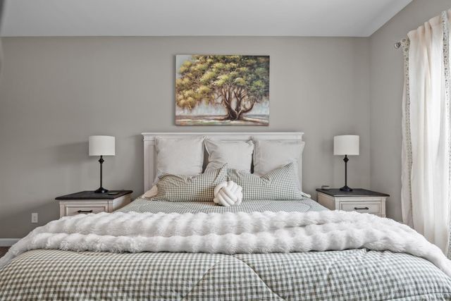 90 College Ct, Mc Ewen, TN 37101