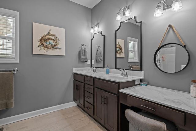 90 College Ct, Mc Ewen, TN 37101