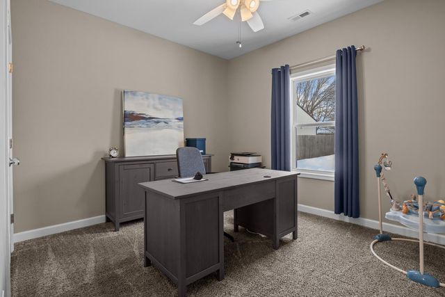 90 College Ct, Mc Ewen, TN 37101