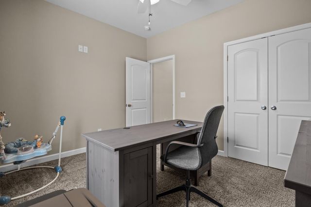 90 College Ct, Mc Ewen, TN 37101