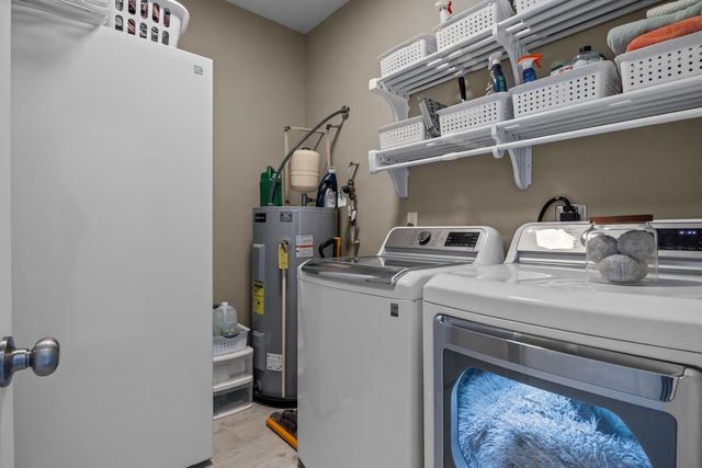 90 College Ct, Mc Ewen, TN 37101