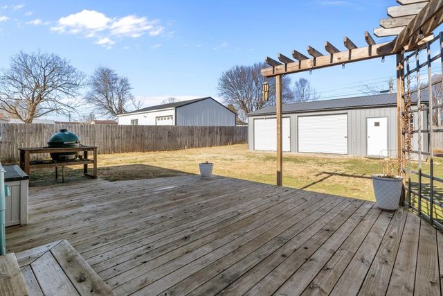 90 College Ct, Mc Ewen, TN 37101