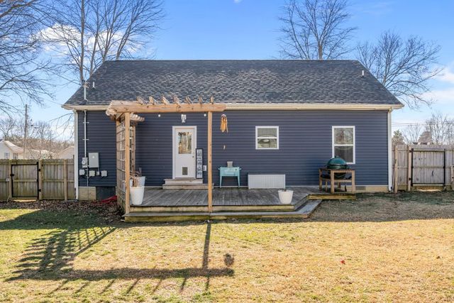 90 College Ct, Mc Ewen, TN 37101