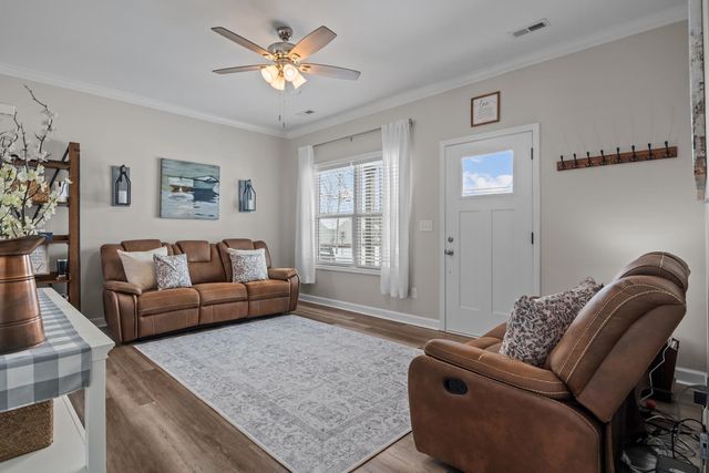 90 College Ct, Mc Ewen, TN 37101