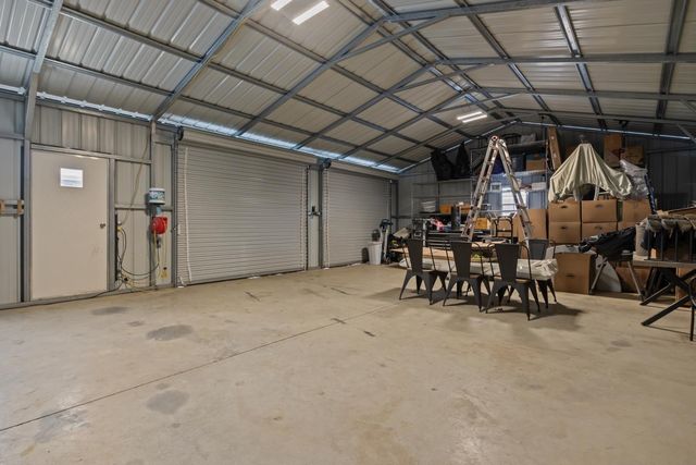 90 College Ct, Mc Ewen, TN 37101