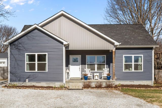 90 College Ct, Mc Ewen, TN 37101