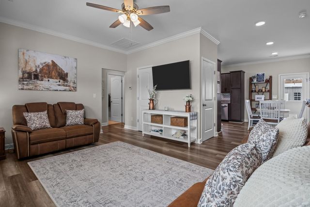 90 College Ct, Mc Ewen, TN 37101