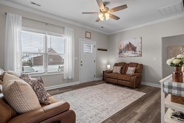 90 College Ct, Mc Ewen, TN 37101