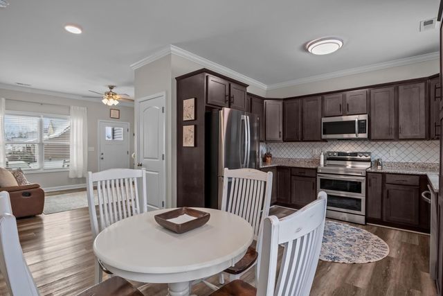 90 College Ct, Mc Ewen, TN 37101