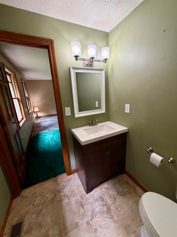 16 Windsor Drive, Merrimack, NH 03054