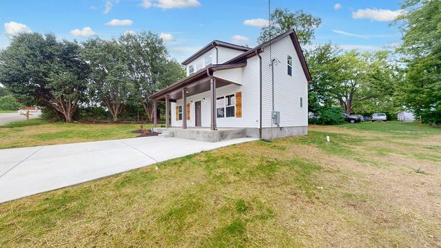 212 Hayes St, Smithville, TN 37166